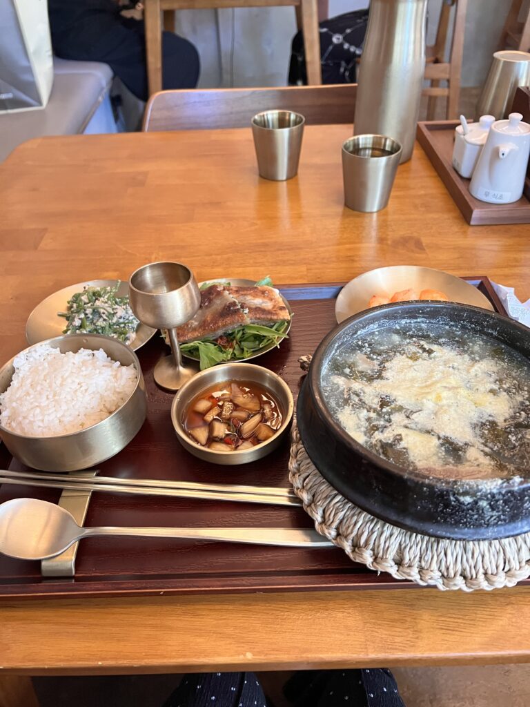狎鷗亭商会のワカメスープ