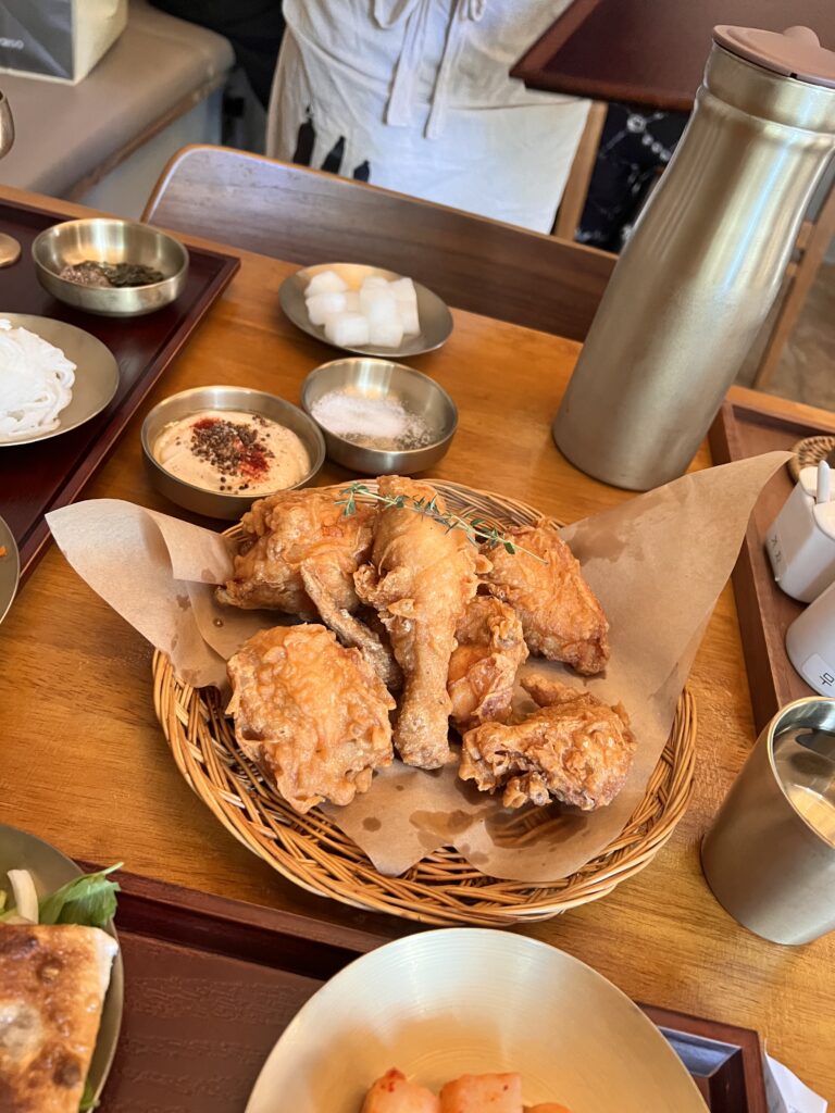 狎鷗亭商会のそば粉チキン