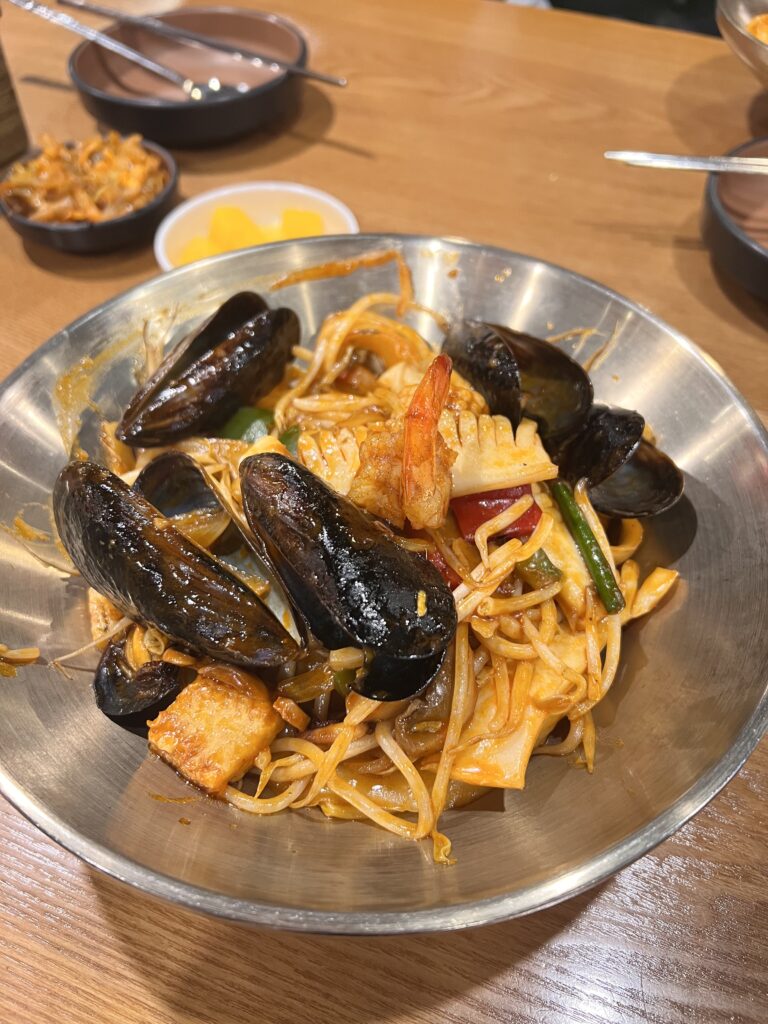 蘭州刀削面の海鮮ジャージャー麵